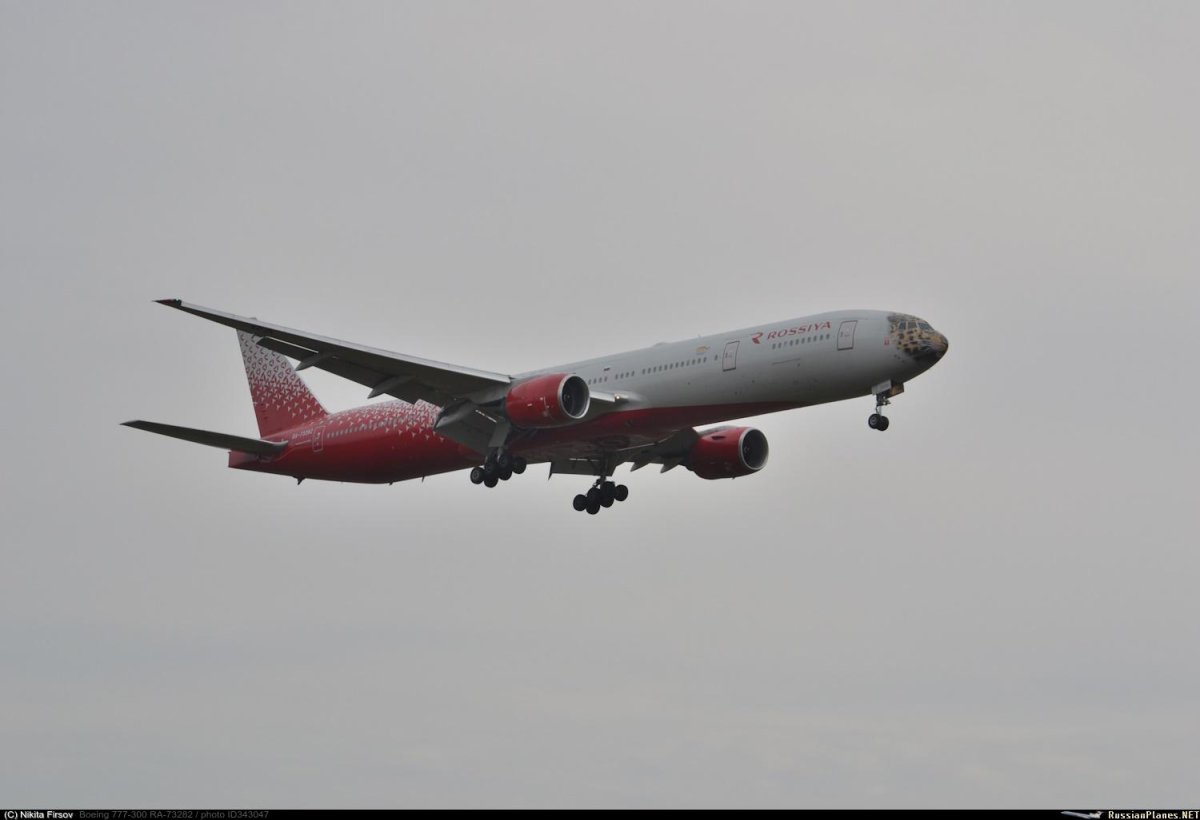 Boeing 777-200 Red Wings