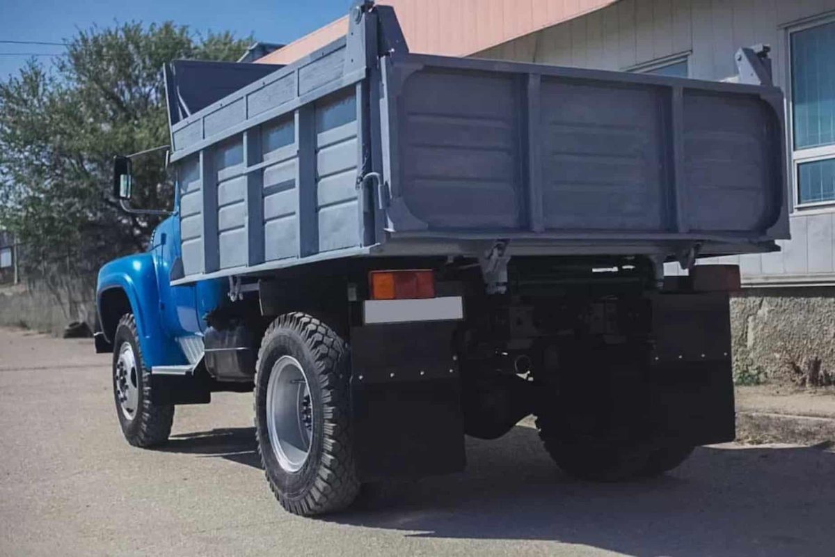 Грузовик ЗИЛ 130 самосвал