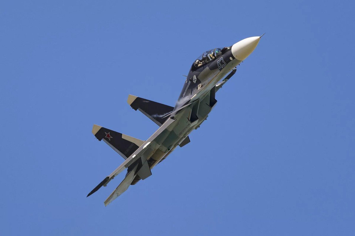 Многоцелевой истребитель Су-30