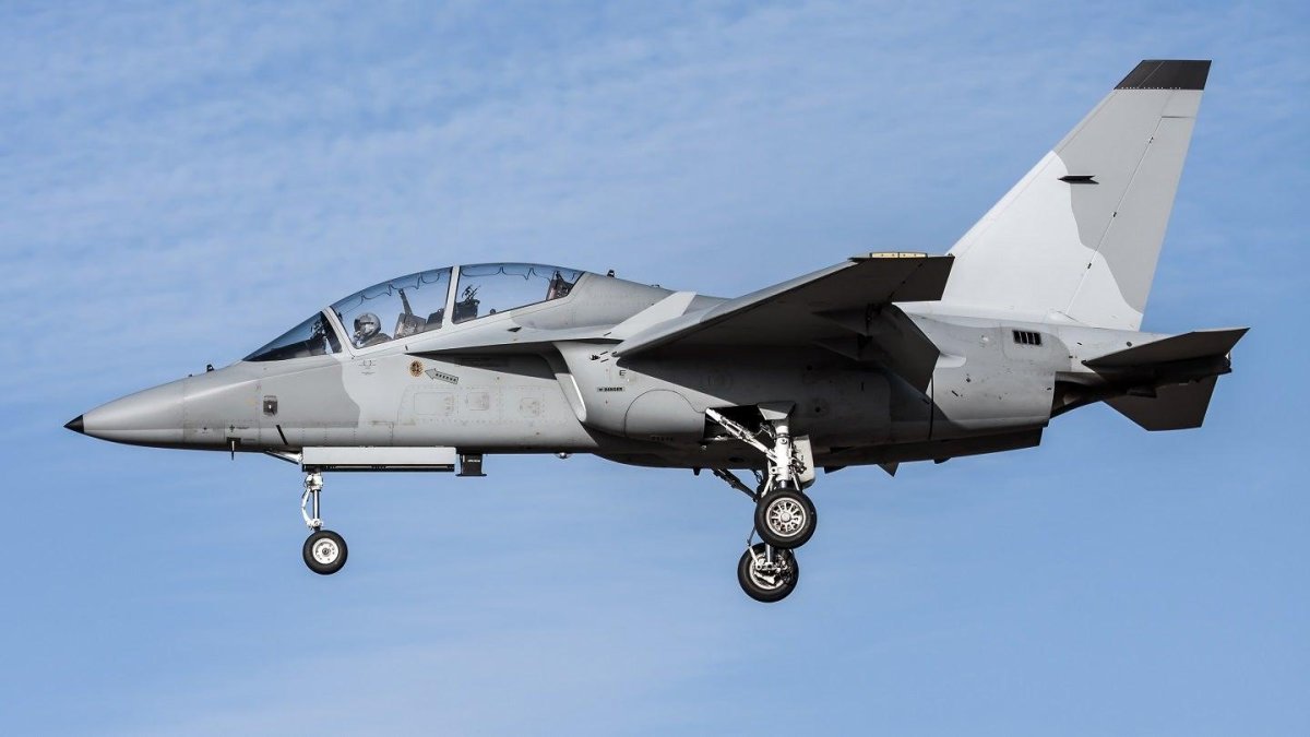 Aermacchi m-346 vs як-130