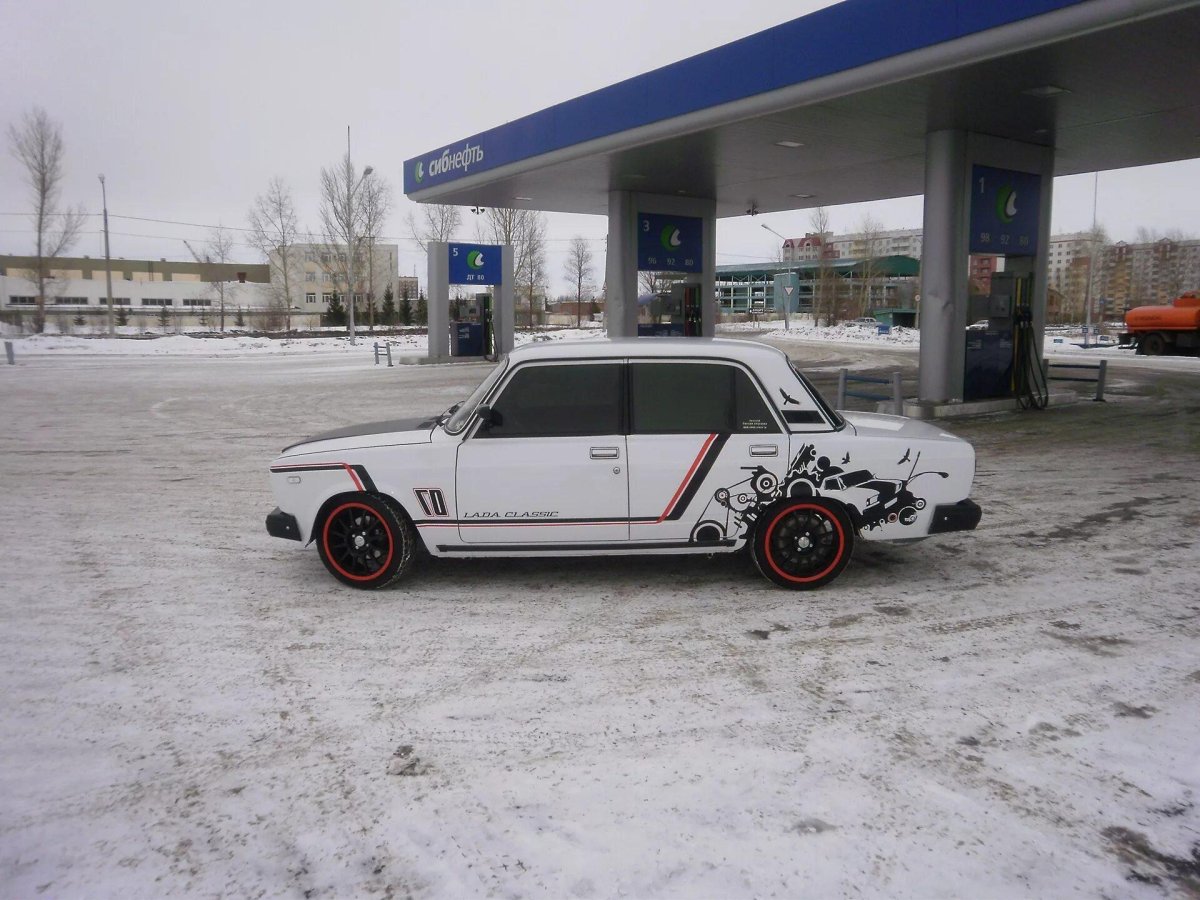 Боевая белой ВАЗ 2107
