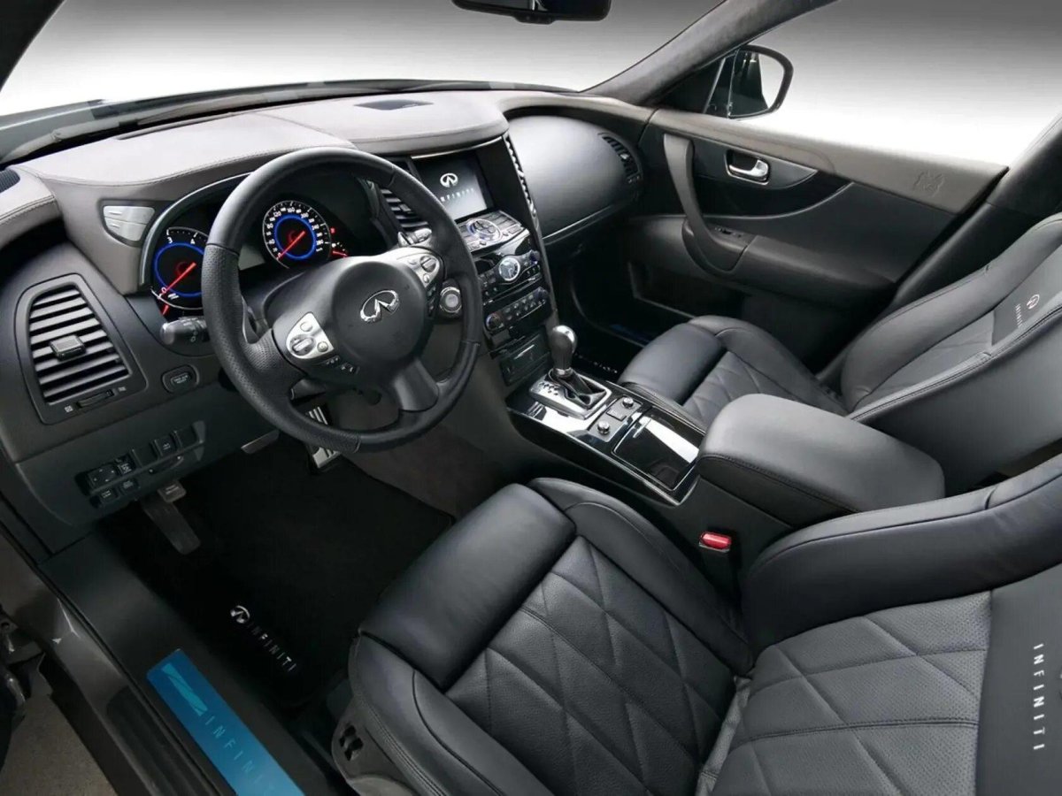 Инфинити ФХ 37 салон