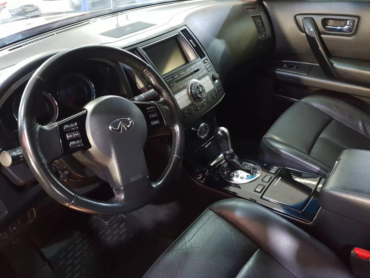 Инфинити ФХ 35 салон