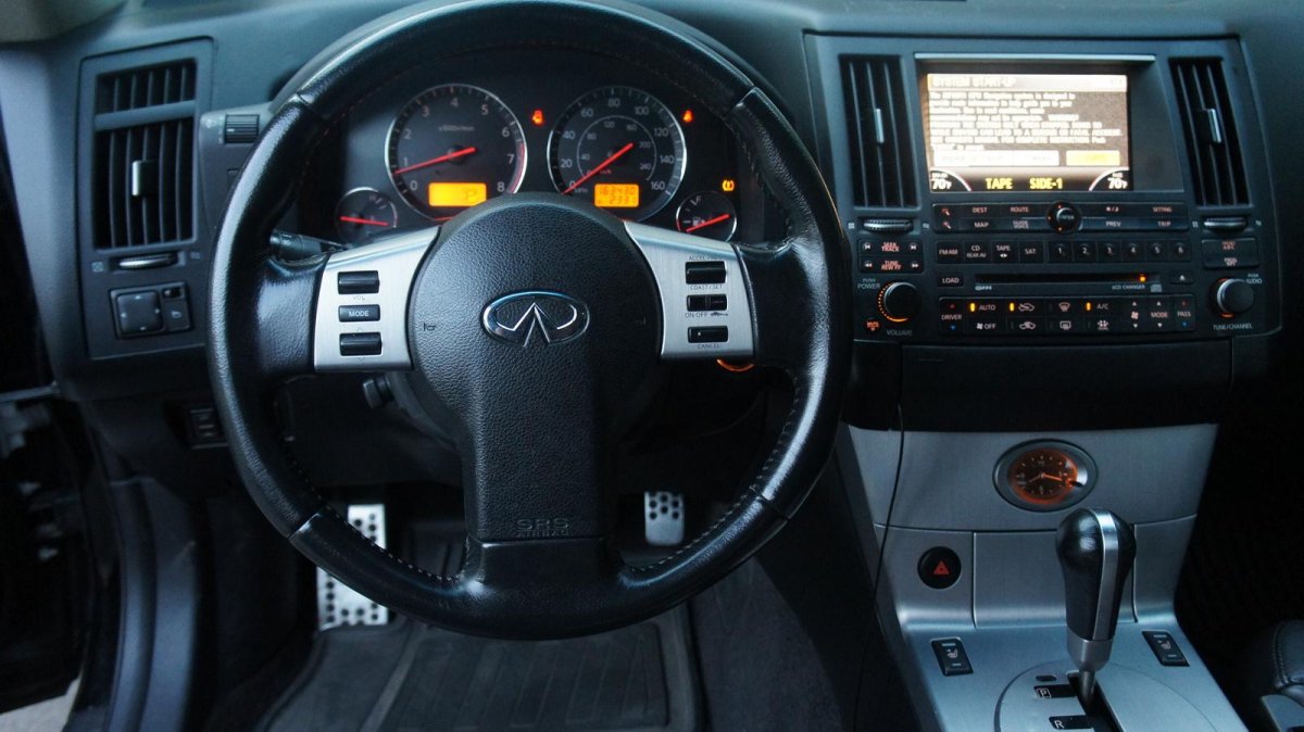 Панель экран Infiniti fx35 2004