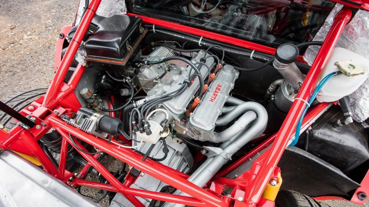 Lancia Rally 037 engine