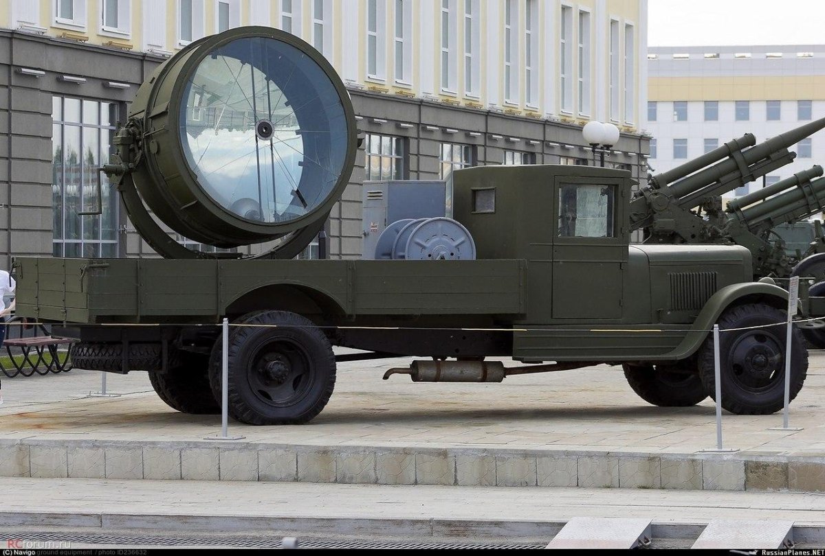 ЗИС-12 прожектор