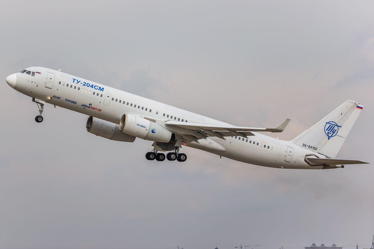 Ту 204 самолет