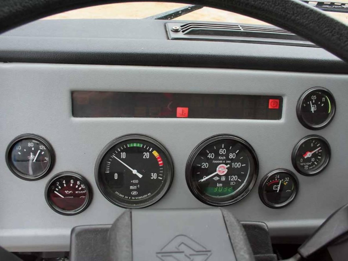 Панель приборов Урал 63685