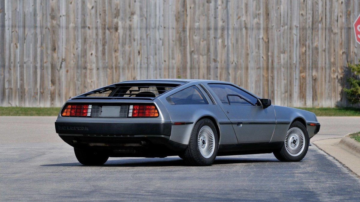 DELOREAN DMC-12