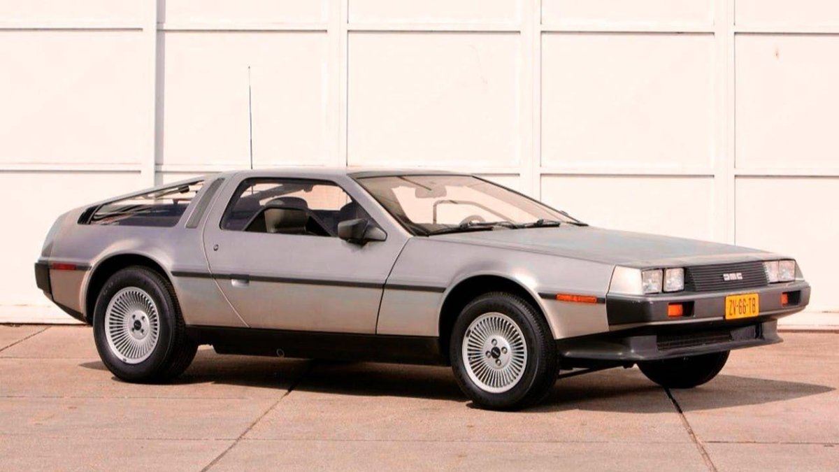DELOREAN DMC-12 салон