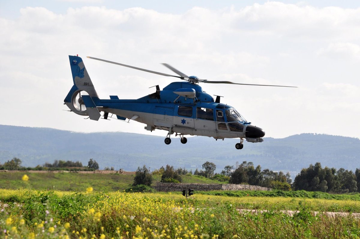 Вертолет типа as565 Panther.