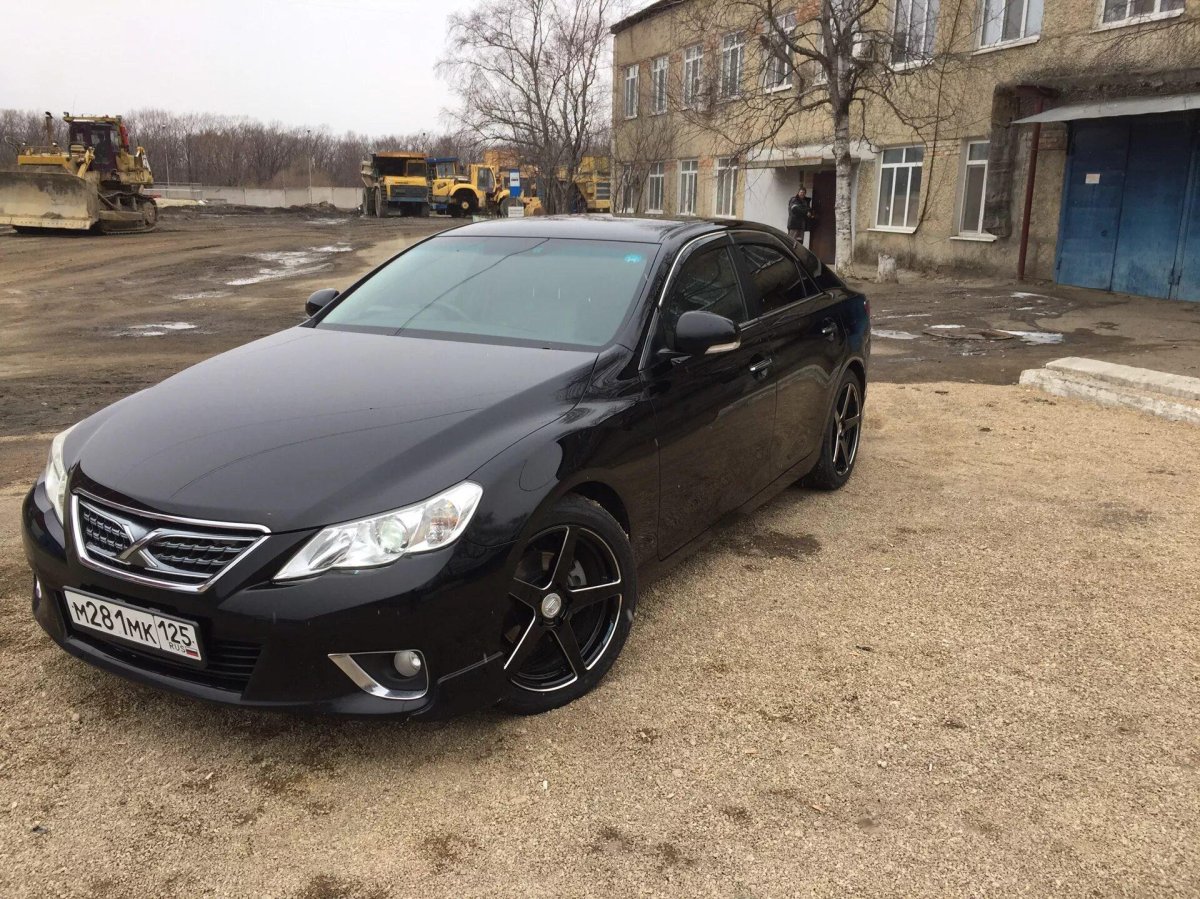 Toyota Mark x 120 черный