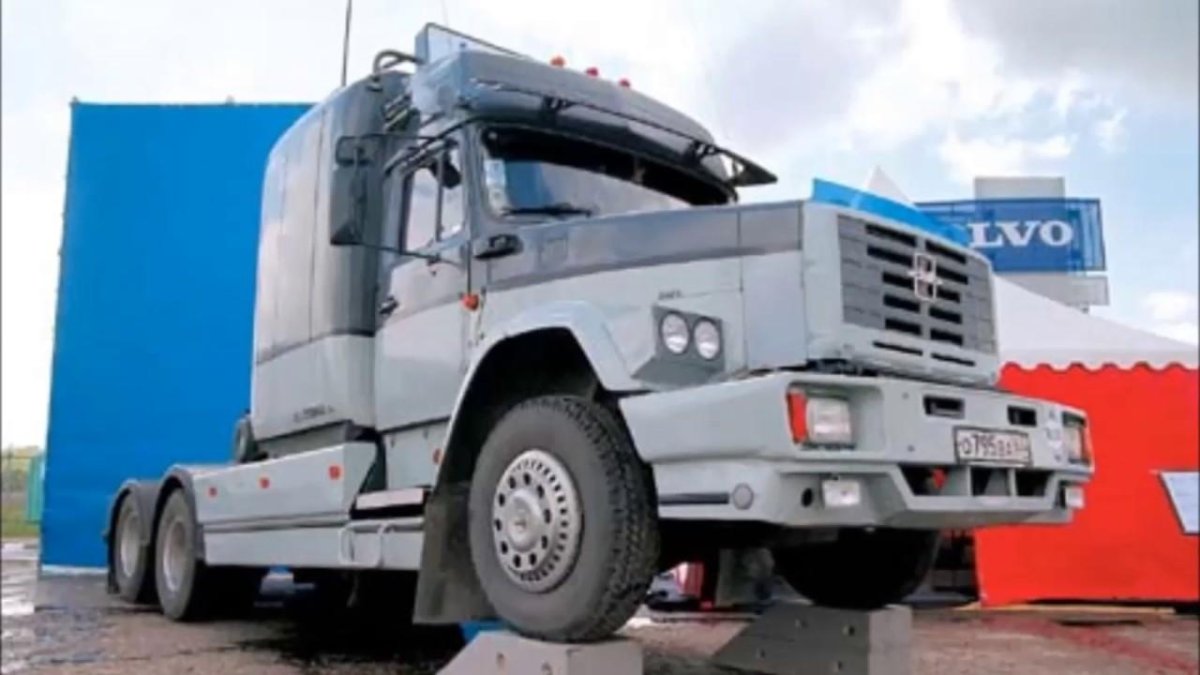 Тягач ЗИЛ 630902