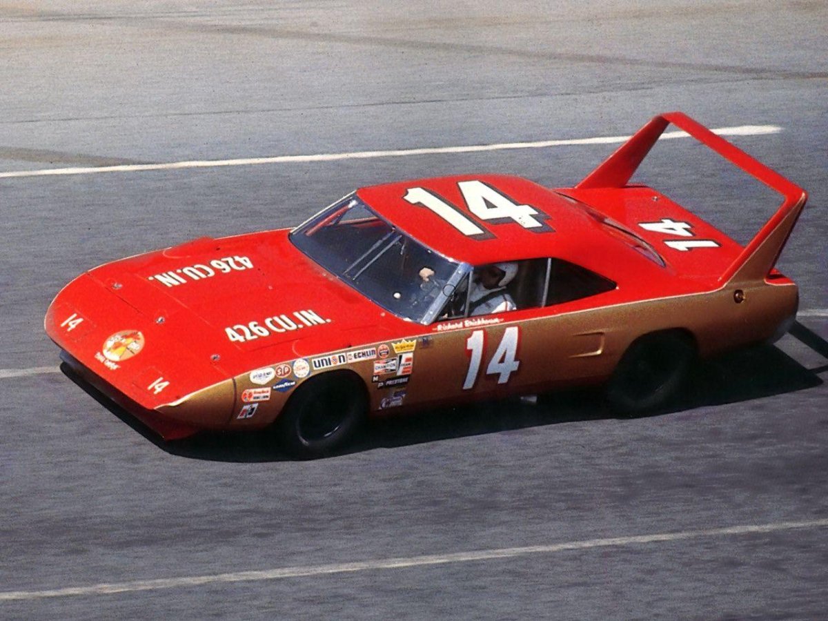 Plymouth Superbird наскар