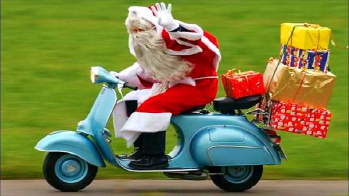 Дед Мороз на мопеде