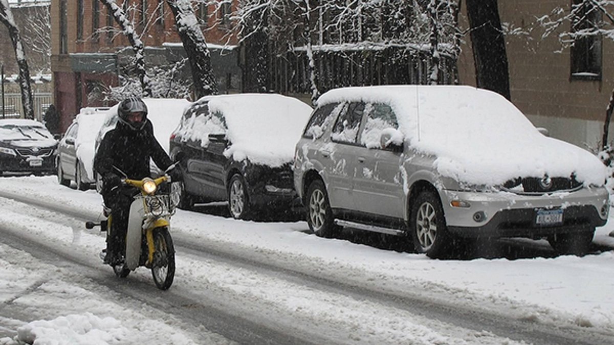 Ездят на мотоциклах зимой