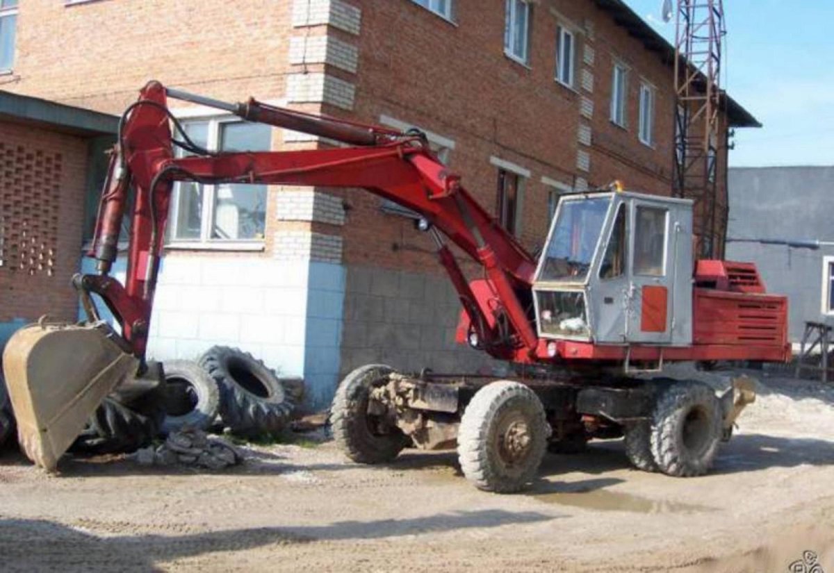 ЭО-3323 экскаватор