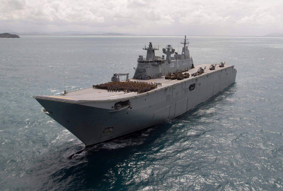 Вертолетоносец Канберра