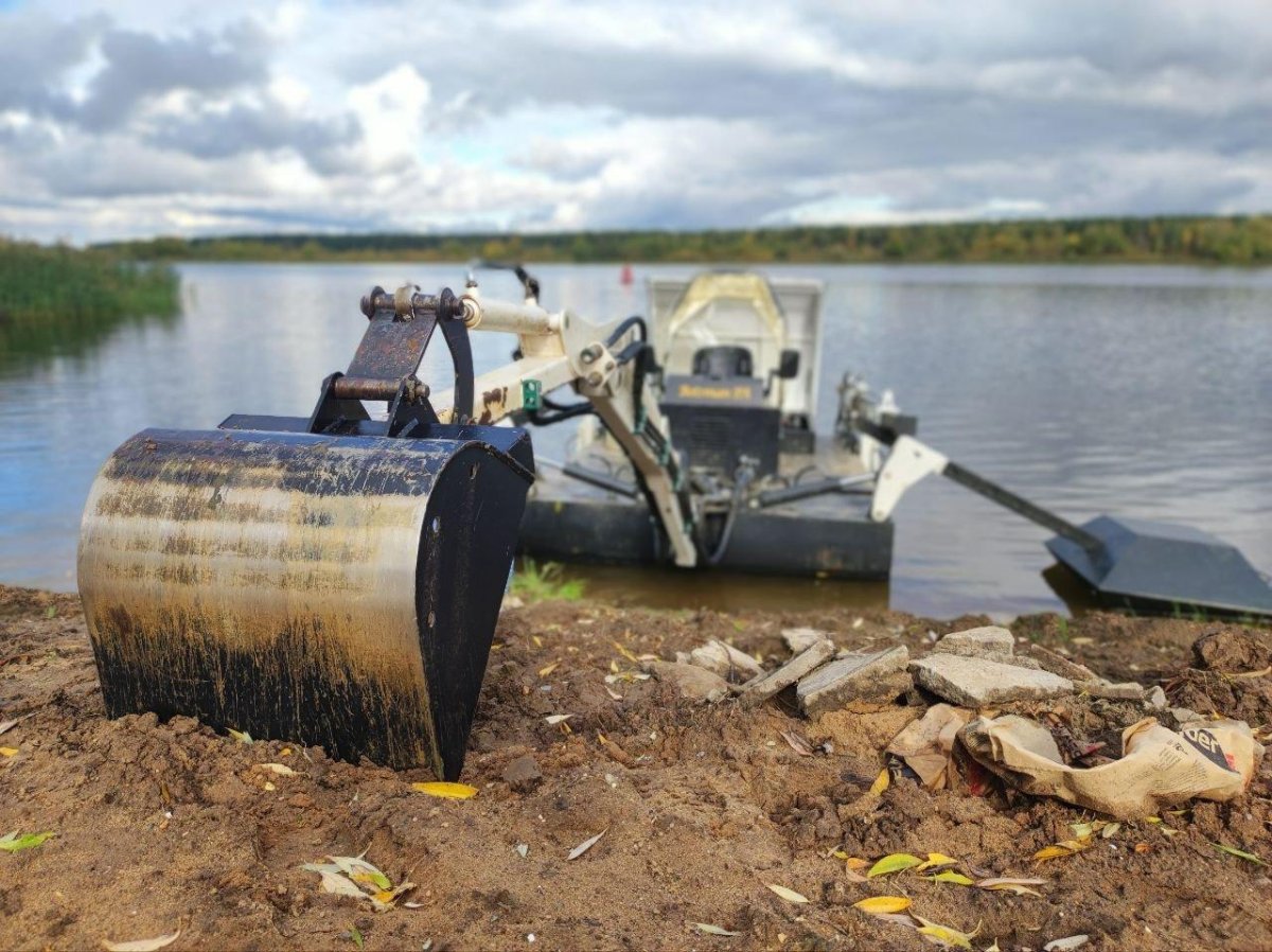 Земснаряд для очистки водоемов