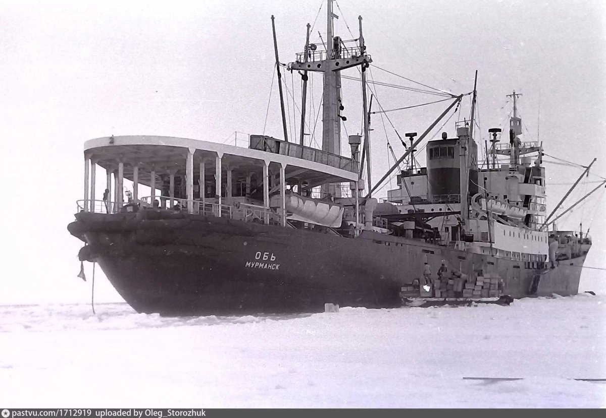 Дизель электроход Обь