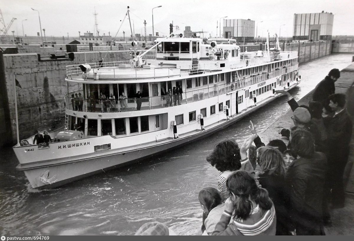 Дизель электроход Чайковский