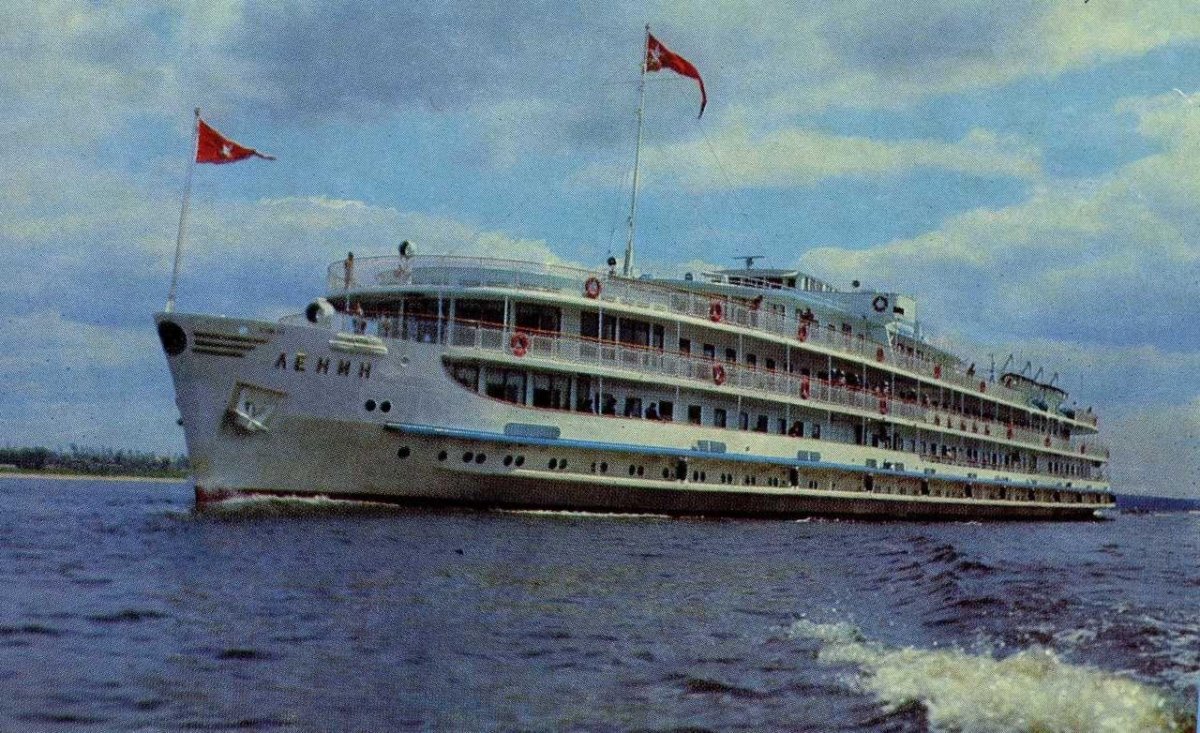 Теплоход Ленин дизель электроход