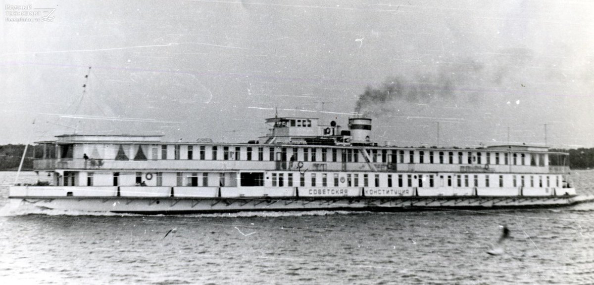 Дизель электроход Ленин фото