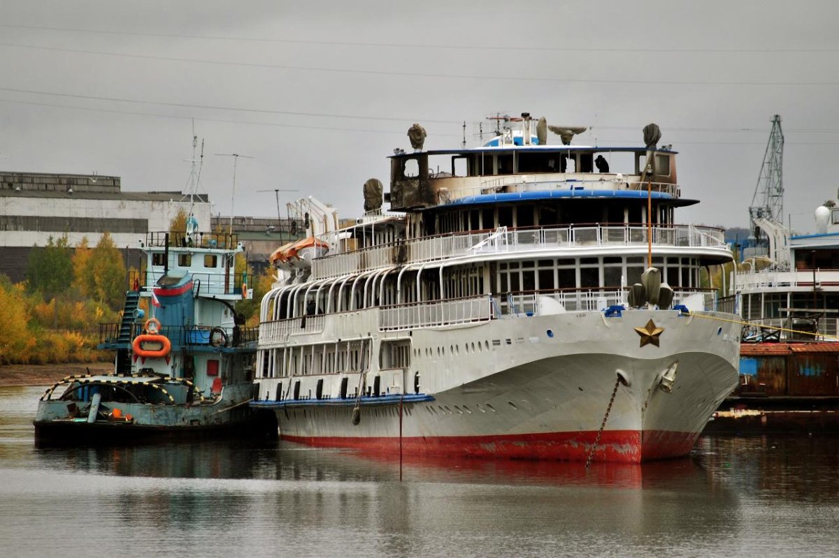 Теплоход Фредерик Жолио-Кюри