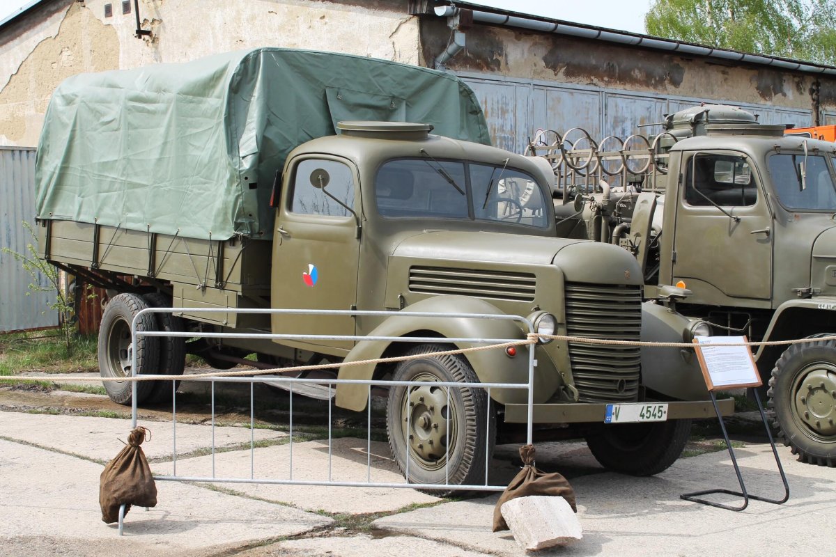 Бортовой грузовик Praga RN