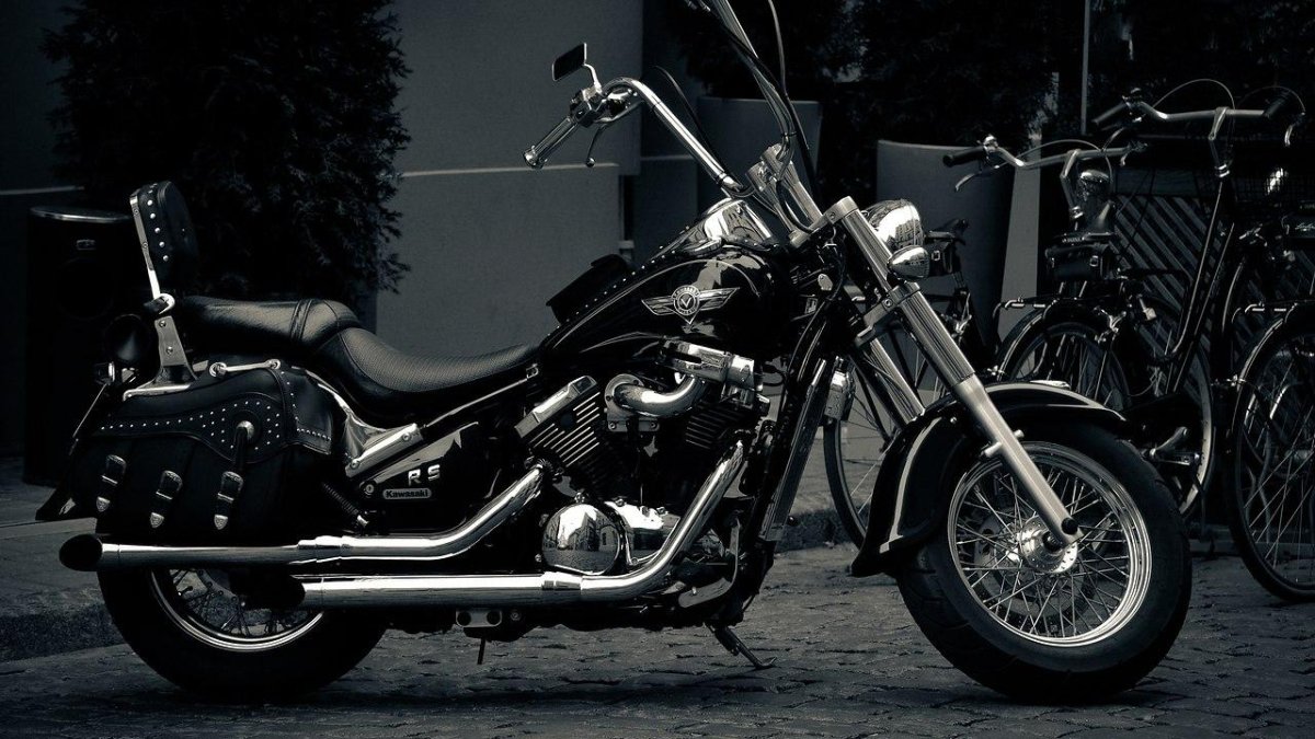 Мотоцикл Кавасаки черный чоппер