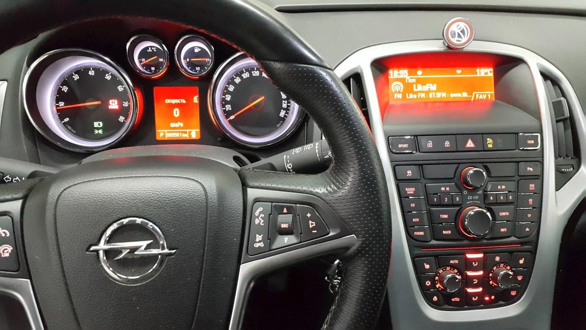 Панель Опель Астра j 2012