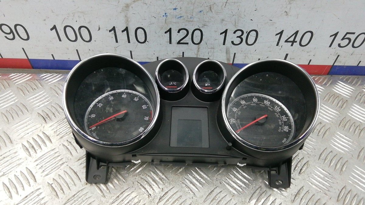 Приборная панель Опель Виваро