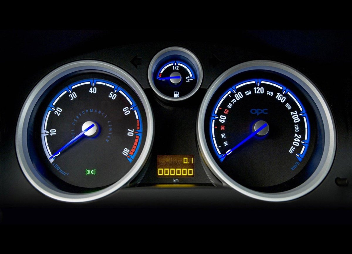 Панель приборов Опель Астра OPC