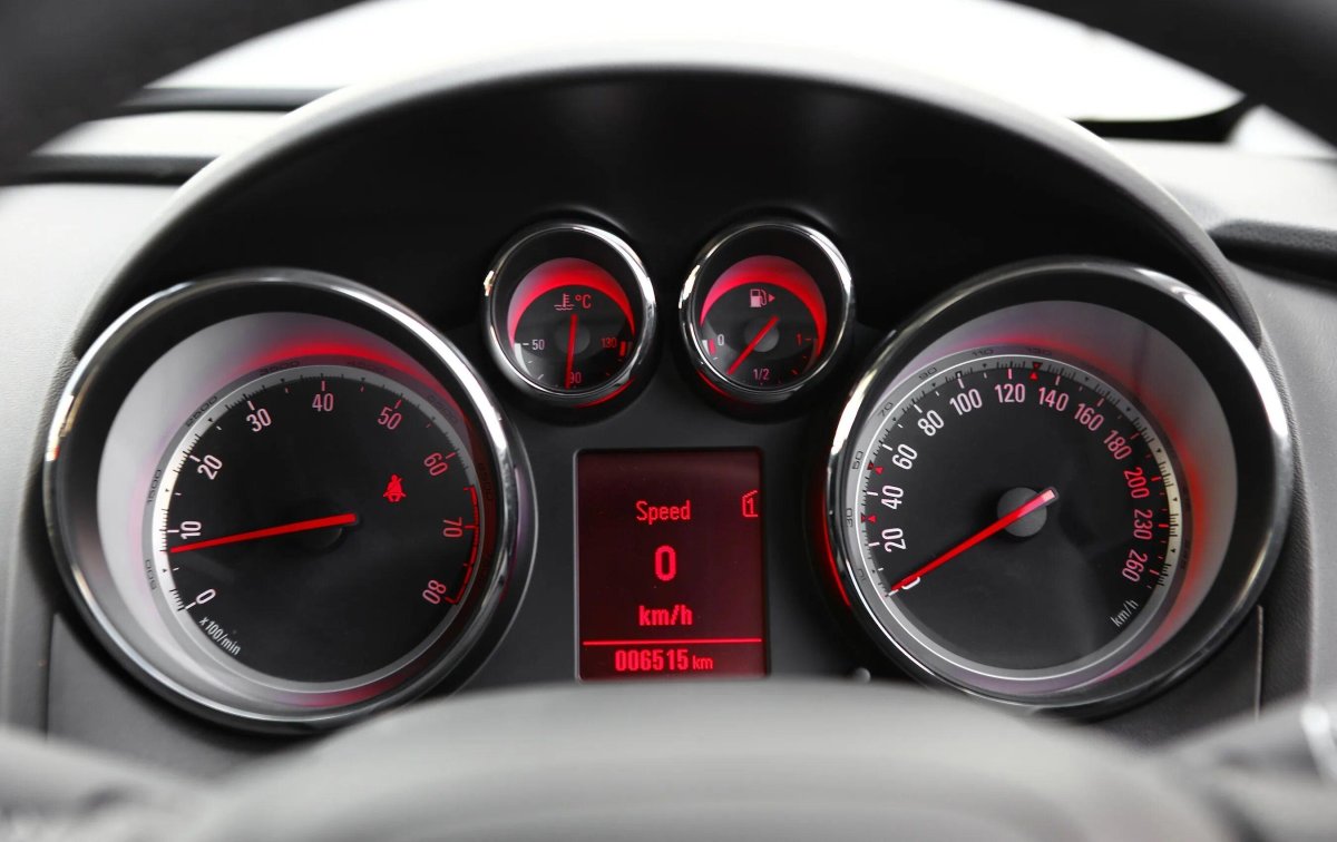 Приборная панель Опель Астра