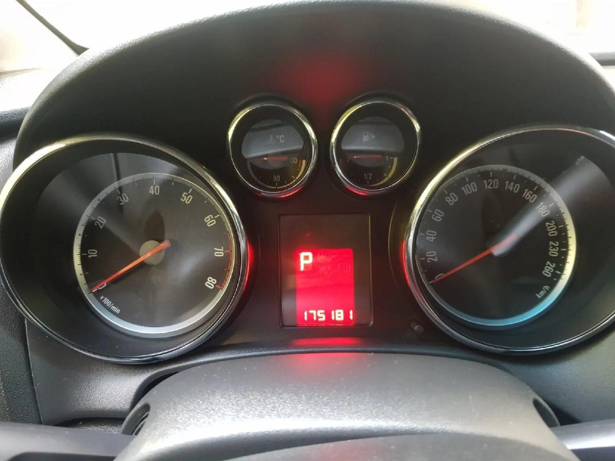 Приборная панель Astra j