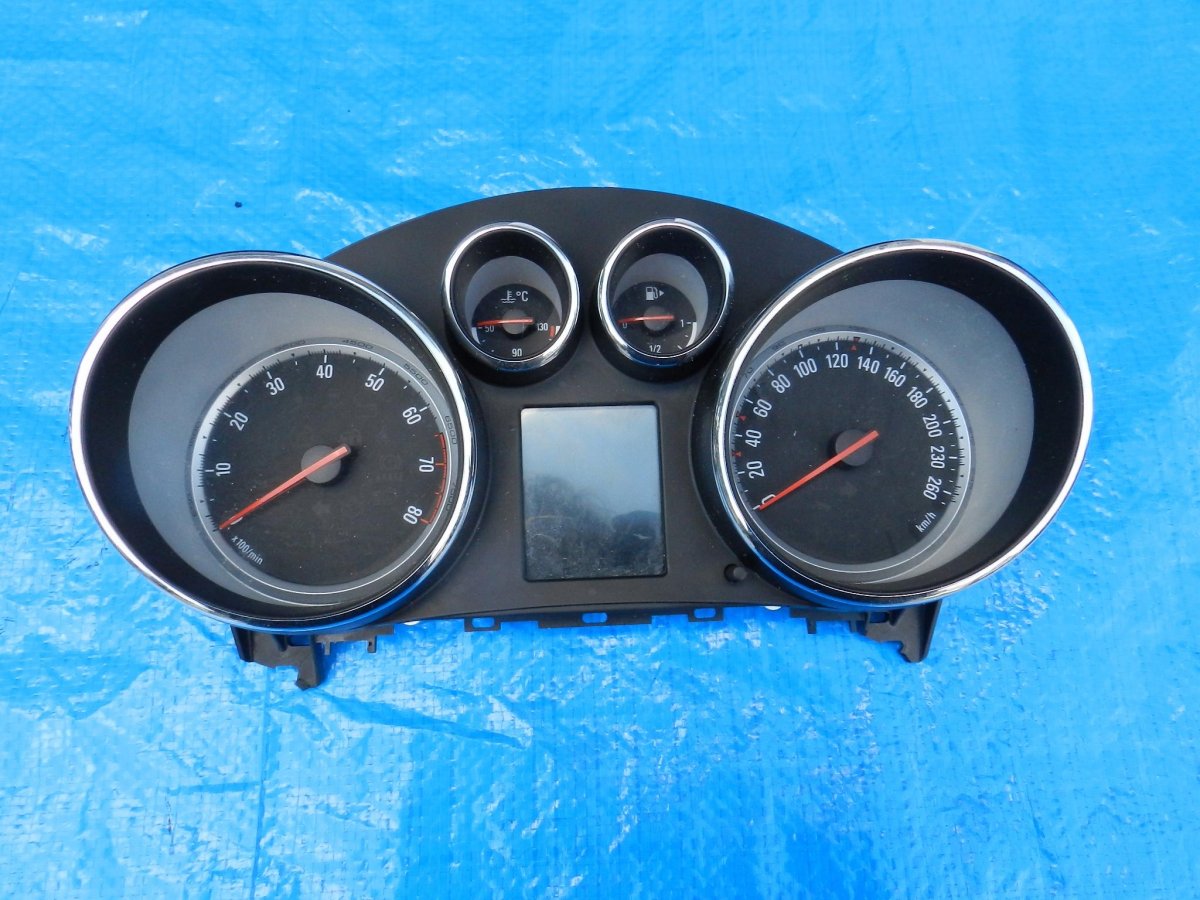 Щиток приборов Опель Астра j