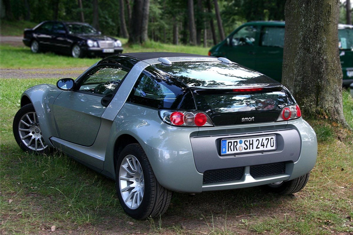 Машина Smart Roadster
