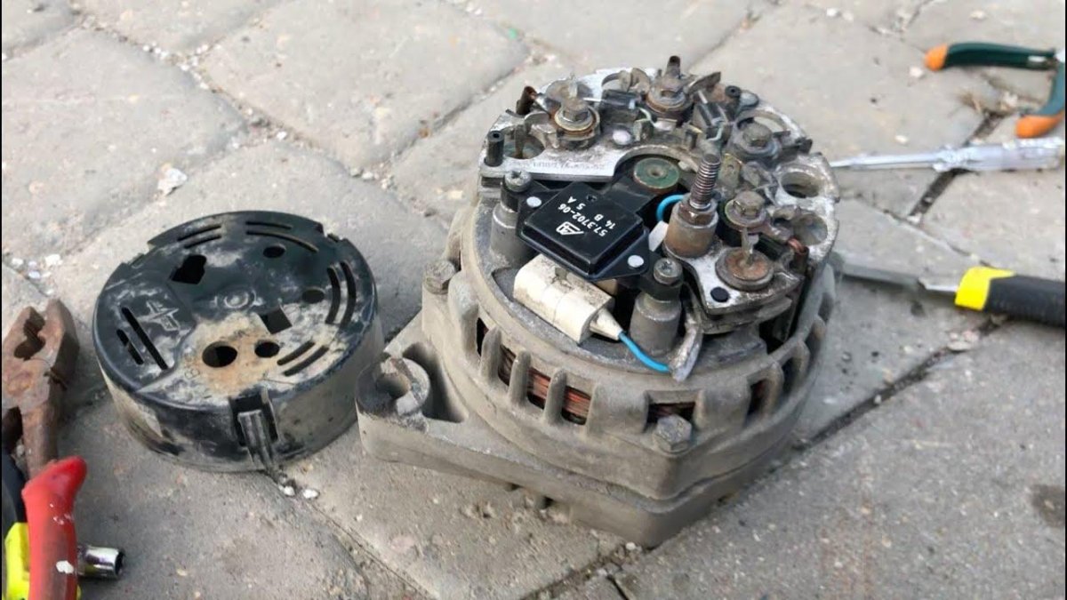 Щётки генератора ВАЗ 2112