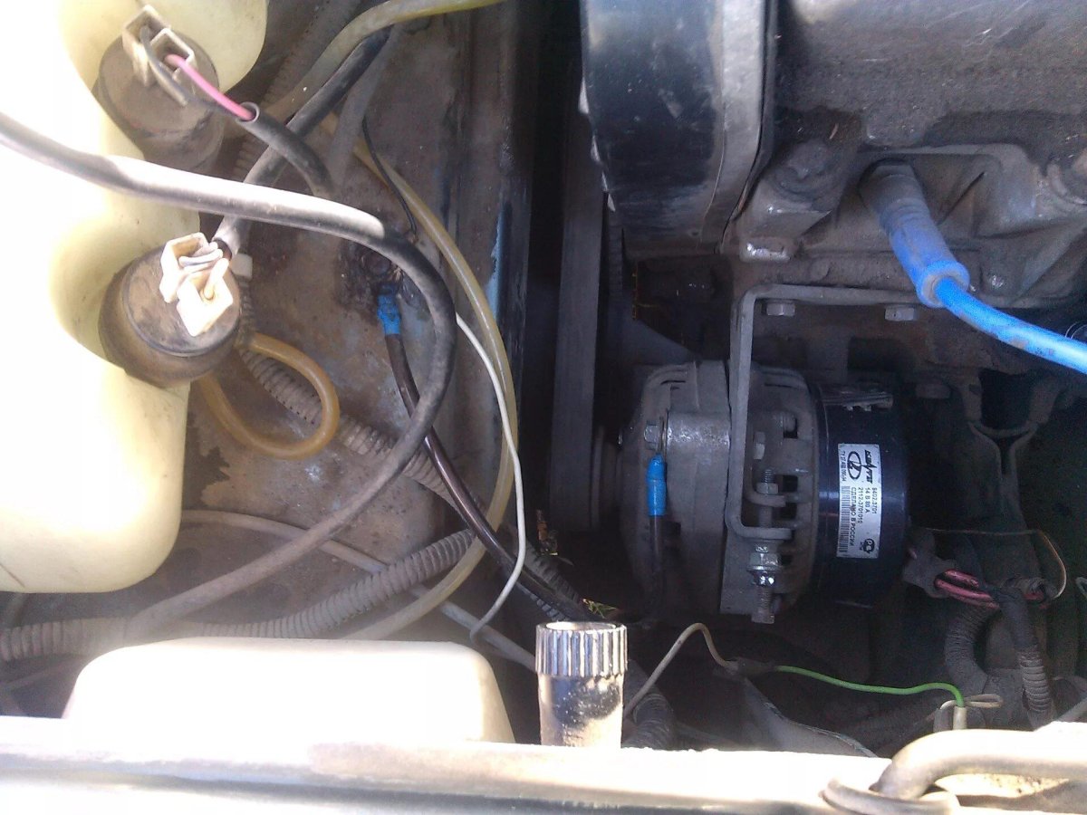 Генератор 2114 под капотом