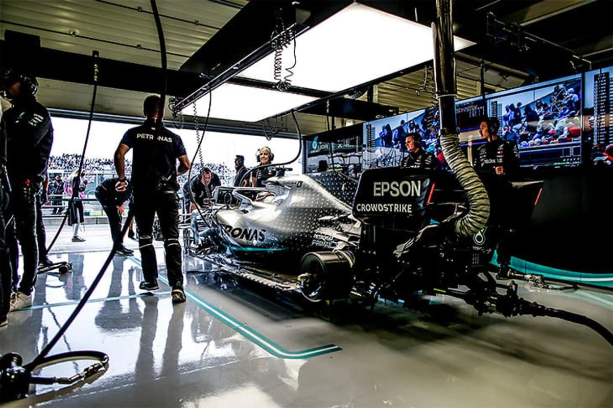 Машина формулы 1 с Граунд эффектом