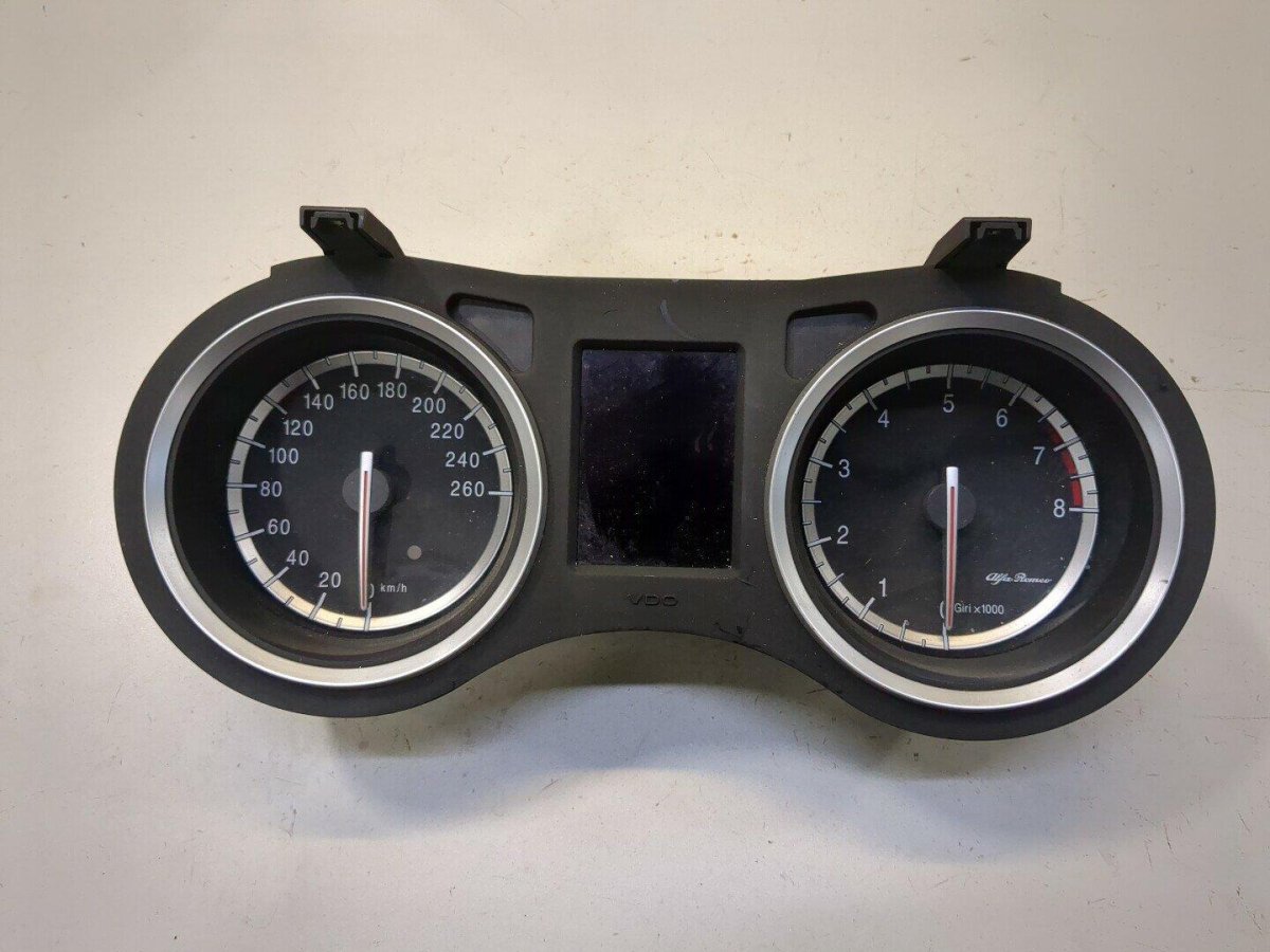 Щиток приборов Альфа Ромео Джульетта