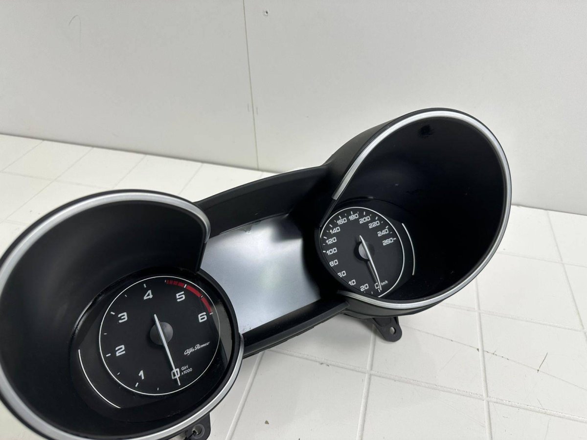 Панель приборов Альфа Ромео