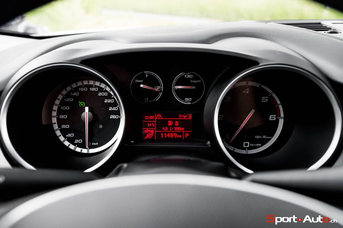 Приборная панель Альфа Ромео Джульетта