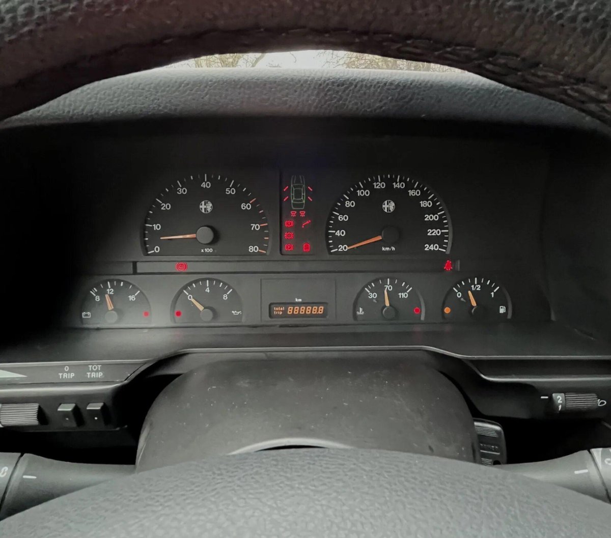 Alfa Romeo 164 панель приборов