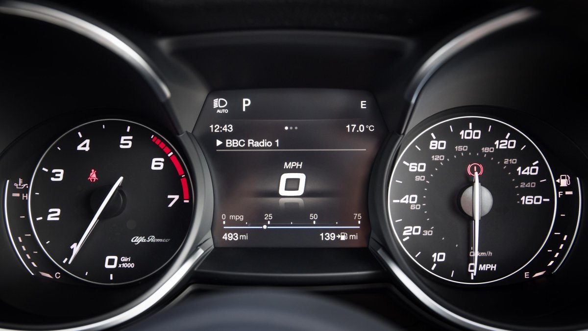 Alfa Romeo Stelvio приборка