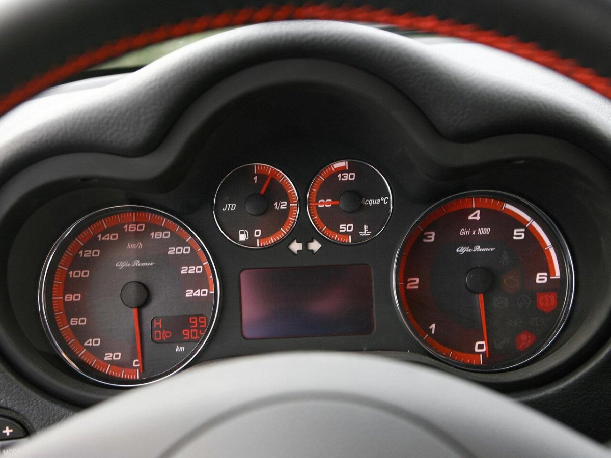 Приборная панель Alfa Romeo 147
