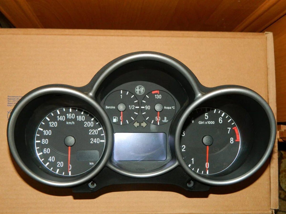Приборная панель Alfa Romeo 147