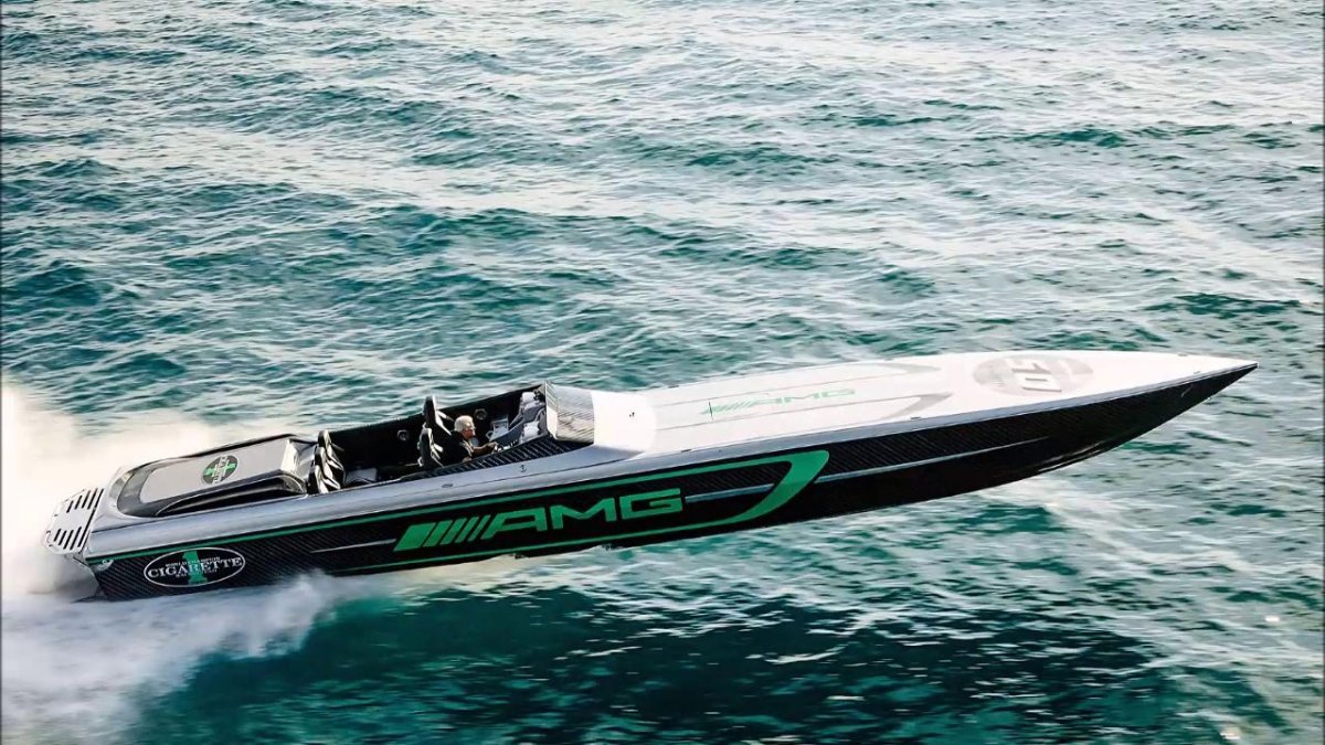 Лодка Мерседес АМГ