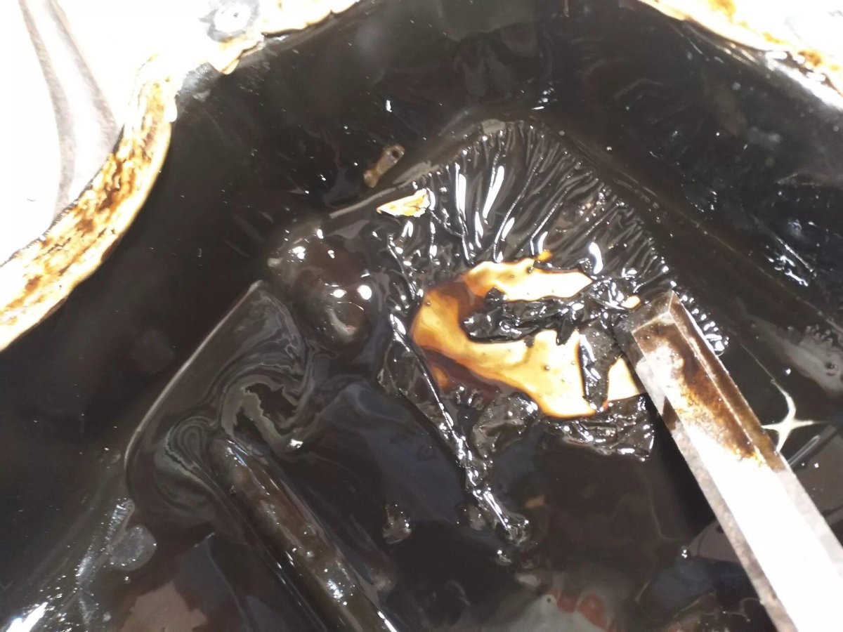 Загустевшее масло в поддоне двигателя