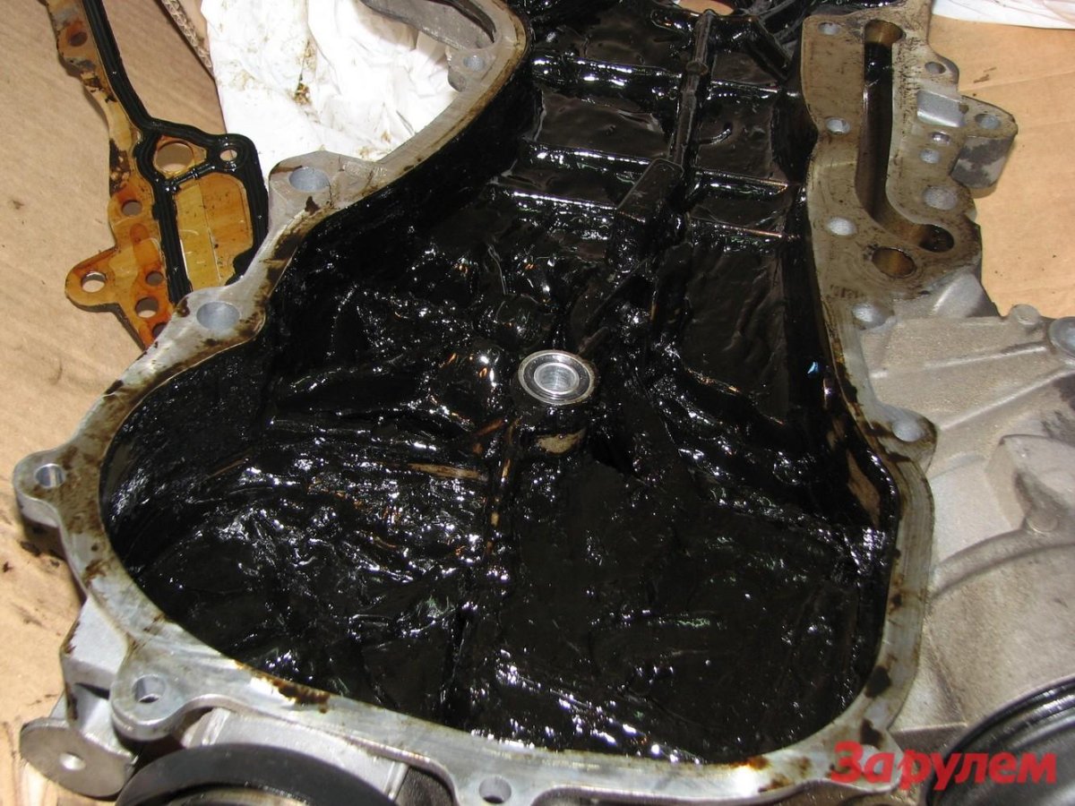 Грязный поддон двигателя
